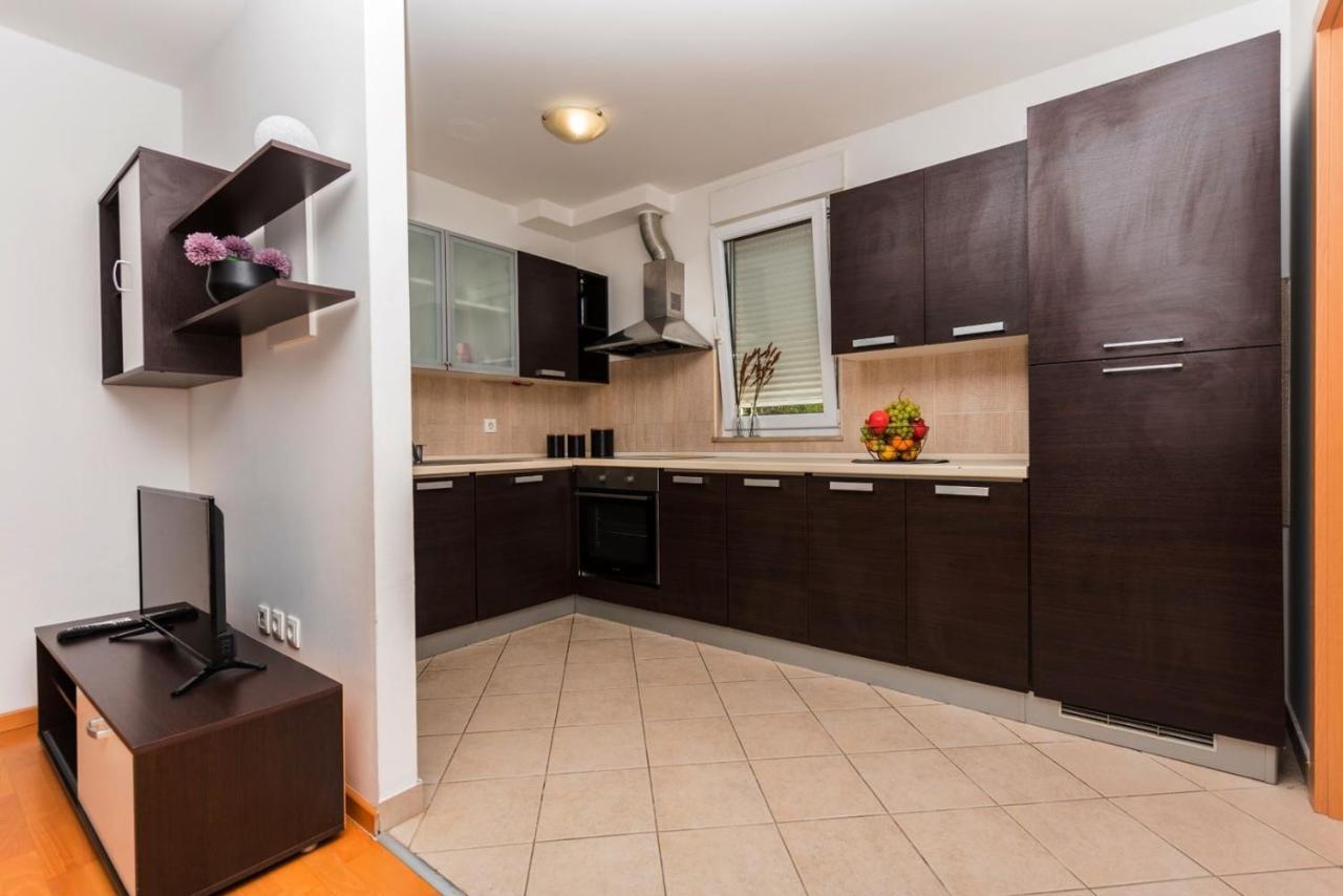 Apartment Sea View In Makarska, Free Parking Ngoại thất bức ảnh